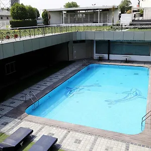 4* Hotel Dee Marks Airport &