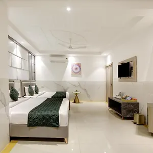 Hotel Delhi 37 By Star Group Near Delhi Airport, New Delhi